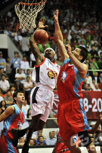 球报：国安中场古加无意续约，打算重返欧洲赛场