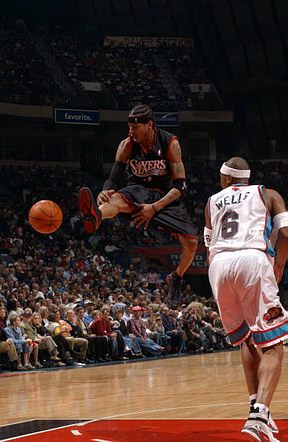 曼联欲引进加拉格尔或埃德松，争夺中场球员，冬季转会窗或成关键。