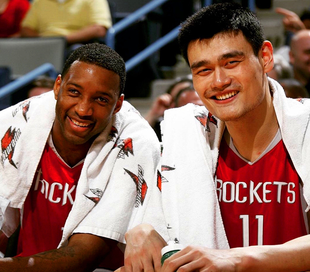 迈尼昂在加比亚社媒动态下留言，后者回复：请续约