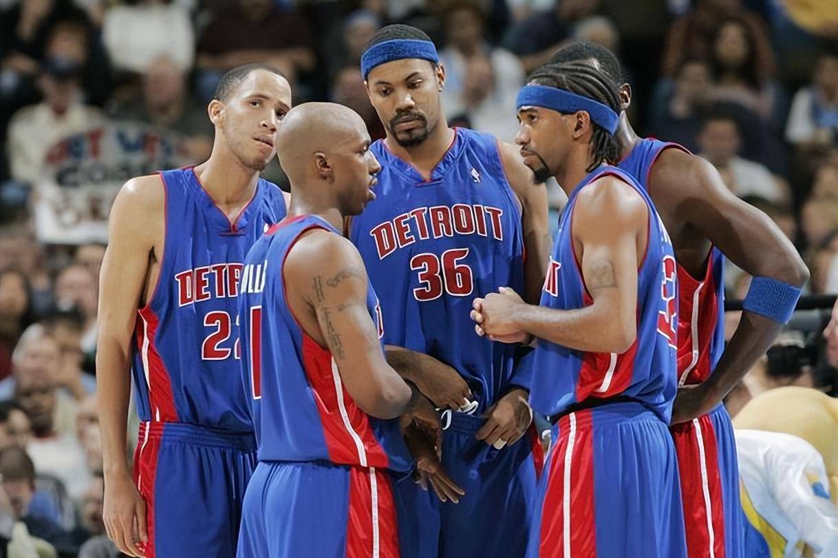 法兰克福vs沃尔夫斯堡：格策、堂安律首发，埃里克森、马耶尔出战